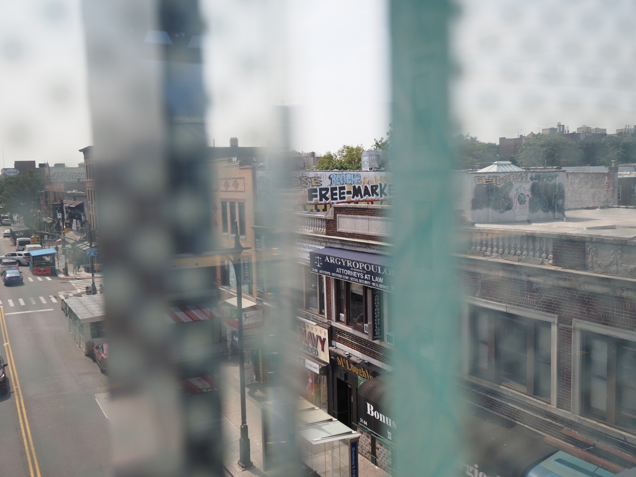 View from an elevated train in Astoria (July 2021)